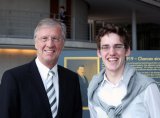 Justus Seeger, Krefelder Abiturient, mit Bernd Scheelen im Parlament